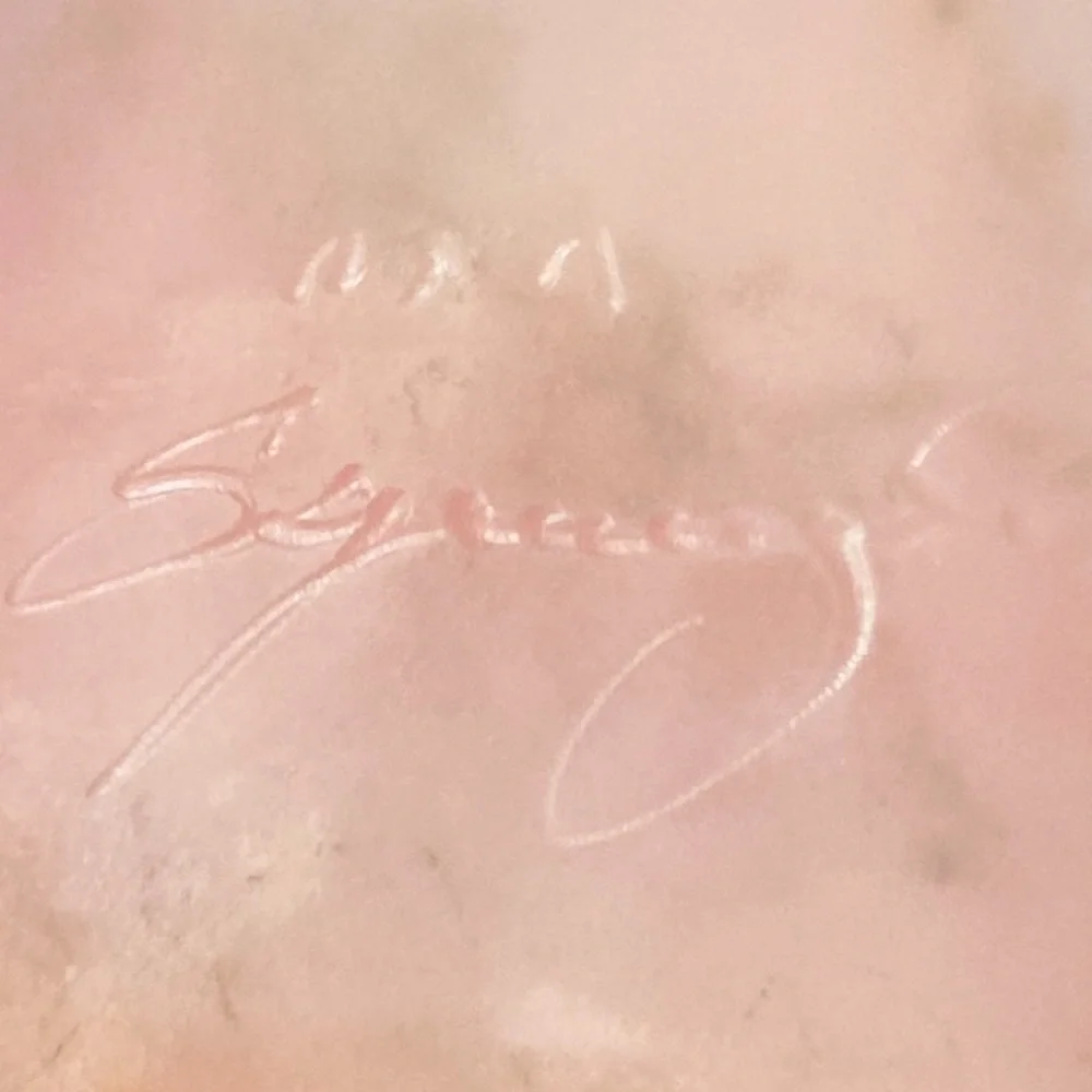 Vintage-Signed Carved Shell - Picture 4 of 11